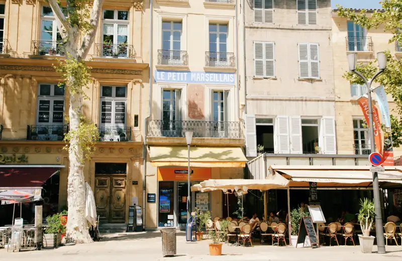 Façades et terrasses à Aix-en-Provence